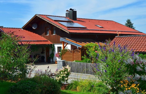 Gotteszell Appartement | Appartement calme et confortable, grand jardin fleuri à Gotteszell / Bayerwald