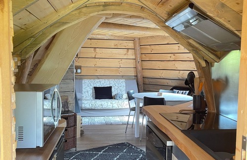 Plenisette Chalet De Ski | Wooden tepee with all comforts, calm and nature, close to our horses.