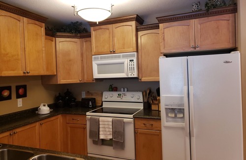 Ashton Creek Copropriété | Quiet condo at beautiful Mabel Lake