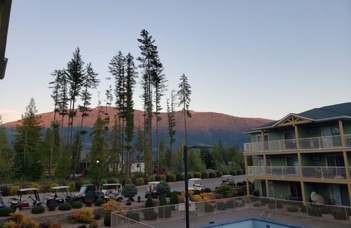 Ashton Creek Copropriété | Quiet condo at beautiful Mabel Lake