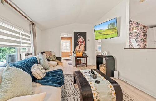Wagontown Maison | Quiet Cottage In The Woods, On A Country Road