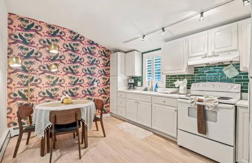 Wagontown Maison | Quiet Cottage In The Woods, On A Country Road