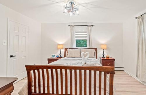 Wagontown Maison | Quiet Cottage In The Woods, On A Country Road