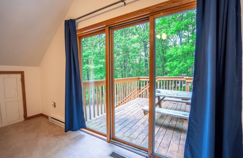 Berkeley Springs Cottage | Quiet Cottage on Five+ Acres of Woods Close to All That Berkeley Springs Offers