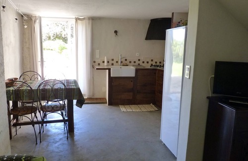 Saint-Just Cottage | Gite calme avec jardin, piscine, vue sur campagne environnante, en Périgord vert