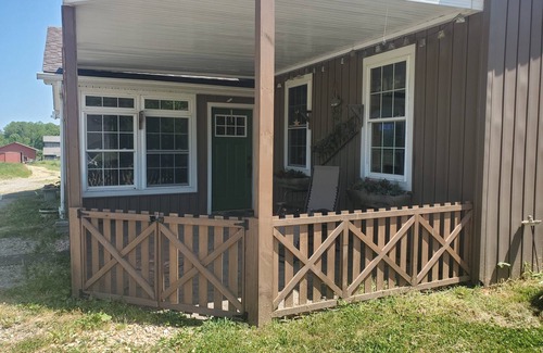 Dorset Cabine | Quiet Country Cabin close to Lake Erie, Interstate, and Ohio line
