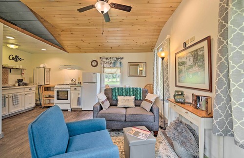 West Edmeston Cabine | Quiet Country Escape: Fire Pit, Fish On-Site!