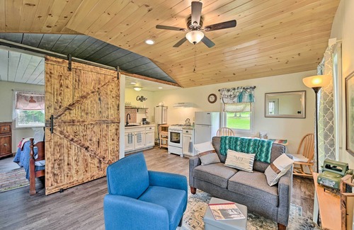 West Edmeston Cabine | Quiet Country Escape: Fire Pit, Fish On-Site!