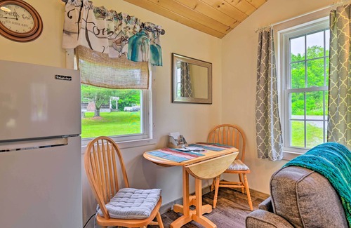 West Edmeston Cabine | Quiet Country Escape: Fire Pit, Fish On-Site!