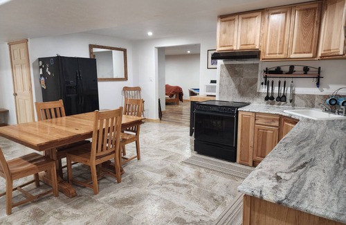 Great Falls Appartement | Quiet country property, near rivers, complete with farm animals and wildlife.