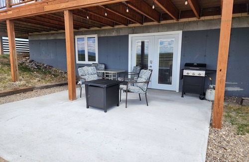Great Falls Appartement | Quiet country property, near rivers, complete with farm animals and wildlife.