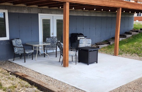 Great Falls Appartement | Quiet country property, near rivers, complete with farm animals and wildlife.