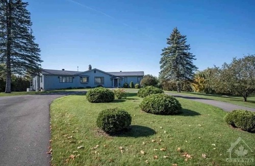 Champlain Maison | Quiet countryside getaway - indoor pool, pet-friendly. Fun for family & friends!