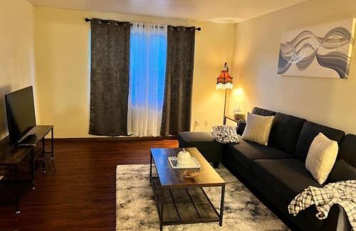 Orange Prairie Appartement | Quiet Cozy 2BR APT Black out Curtains