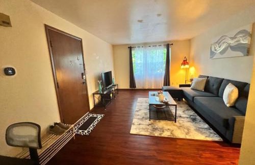 Orange Prairie Appartement | Quiet Cozy 2BR APT Black out Curtains
