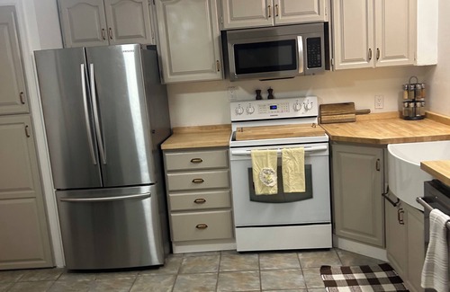 Okanagan-Similkameen Maison | Quiet, cozy, 3-bedroom house, minutes away from Lake and wineries. Pet-friendly!