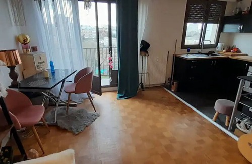 Bagnolet Appartement | Logement calme et cosy, nid douillet en face d'un parc, proche des transports...