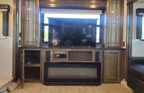 Texico Maison | Quiet, cozy stay with fishing, shooting, hiking, and more!