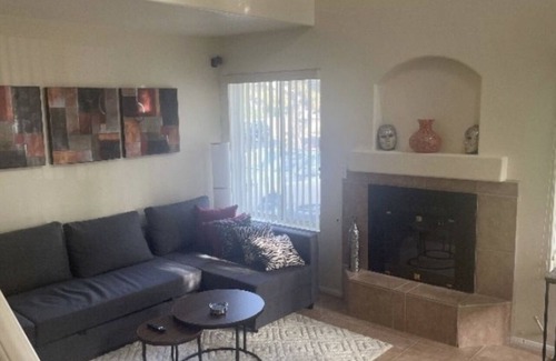 Foothills Maison | Quiet Cozy Two Bedroom Townhome in Henderson Nevada .