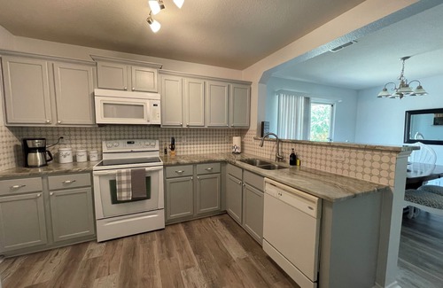 San Antonio Maison | Quiet cul de sac, near SeaWorld and AFB! 3 bedrooms that accommodates up to 8!