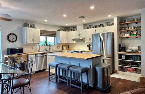 Tucson Maison | Quiet desert retreat with sunset views and dark skies. 10 minutes from I-10.