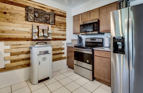 Sun City Maison | Quiet End Unit Townhouse for Two in Sun City