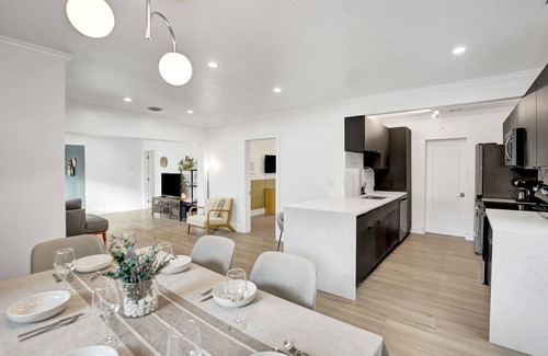South Corals Maison | Quiet Escape | Private Yard/BBQ | Walk 2 Downtown