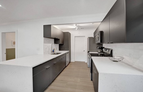 South Corals Maison | Quiet Escape | Private Yard/BBQ | Walk 2 Downtown