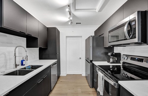 South Corals Maison | Quiet Escape | Private Yard/BBQ | Walk 2 Downtown