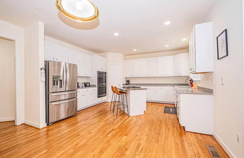 Bowie Maison | Quiet Escape with Easy DC Access-5BRMs Free Parking