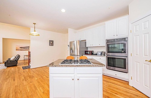 Bowie Maison | Quiet Escape with Easy DC Access-5BRMs Free Parking