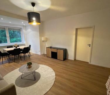 Neuhausen - Nymphenburg Appartement | Quiet Family Apartment - 10 min to Center & Oktoberfest - Free Parking - near Nymphenburg Palace & Botanical garden