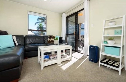 Waihi Beach Maison | Quiet Family Friendly Bach close to all amenities