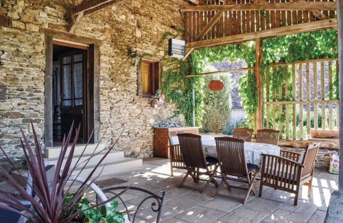 Sarrazac Maison | Quiet family home with secure swimming pool