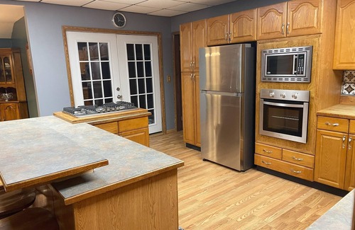 Little Valley Autre | Quiet farmhouse with amazing views - close to skiing in Ellicotville!