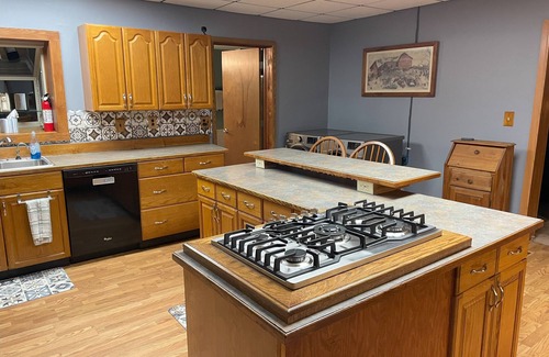 Little Valley Autre | Quiet farmhouse with amazing views - close to skiing in Ellicotville!