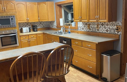 Little Valley Autre | Quiet farmhouse with amazing views - close to skiing in Ellicotville!