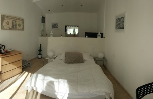 Saint-Quentin-la-Poterie Lit Et Petit-Déjeuner | "Chambre Blanche" coquette et calme au coeur d'une forêt