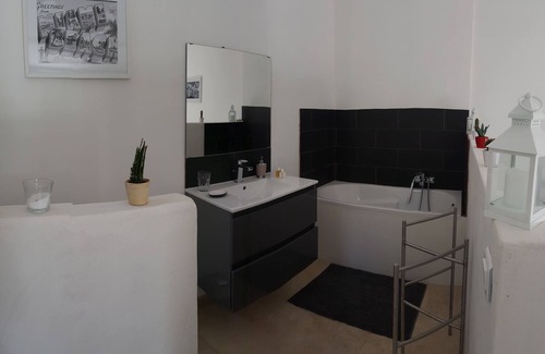 Saint-Quentin-la-Poterie Lit Et Petit-Déjeuner | "Chambre Blanche" coquette et calme au coeur d'une forêt