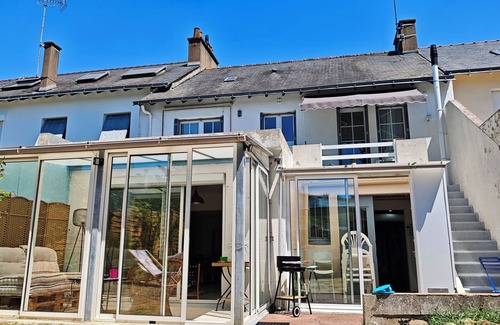 Cholet Maison | Quiet, friendly house 10pers Garden.garage+free parking.close to amenities