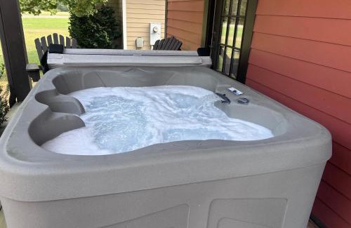 Pisgah Maison | Quiet Getaway at Wayward Cottage