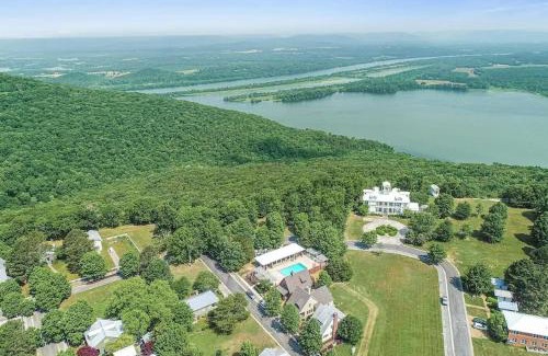 Pisgah Maison | Quiet Getaway at Wayward Cottage