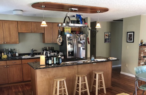 Parkwood Maison | Quiet Getaway in Port Orchard