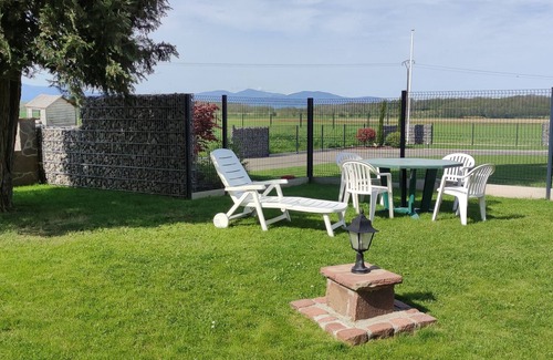 Wolfersdorf Appartement | Quiet gite in a cul-de-sac, pets welcome by prior arrangement.