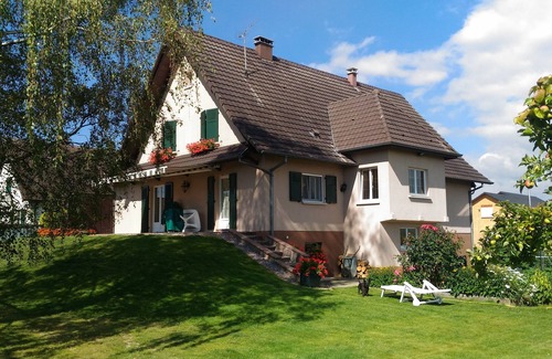 Wolfersdorf Appartement | Quiet gite in a cul-de-sac, pets welcome by prior arrangement.