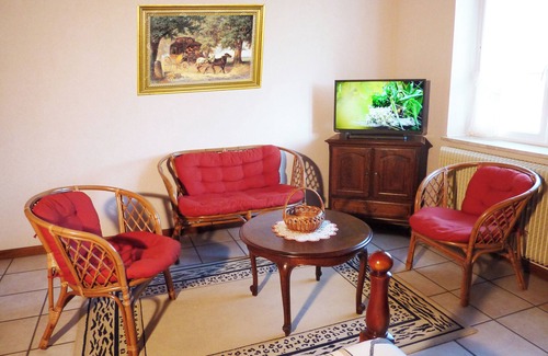 Wolfersdorf Appartement | Quiet gite in a cul-de-sac, pets welcome by prior arrangement.