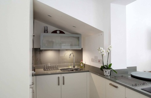 Marchmont Appartement | Quiet Ground Floor Mews Flat and Parking