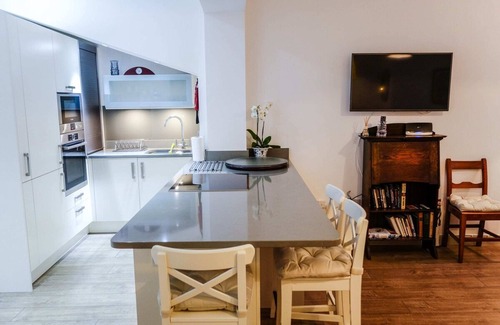 Marchmont Appartement | Quiet Ground Floor Mews Flat and Parking