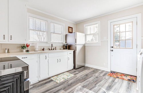 Grove Hill Cottage | Quiet Grove Hill Cottage w/ Wraparound Deck!