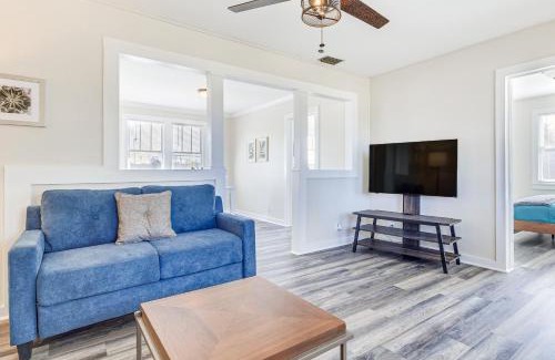Grove Hill Maison | Quiet Grove Hill Cottage with Wraparound Deck!